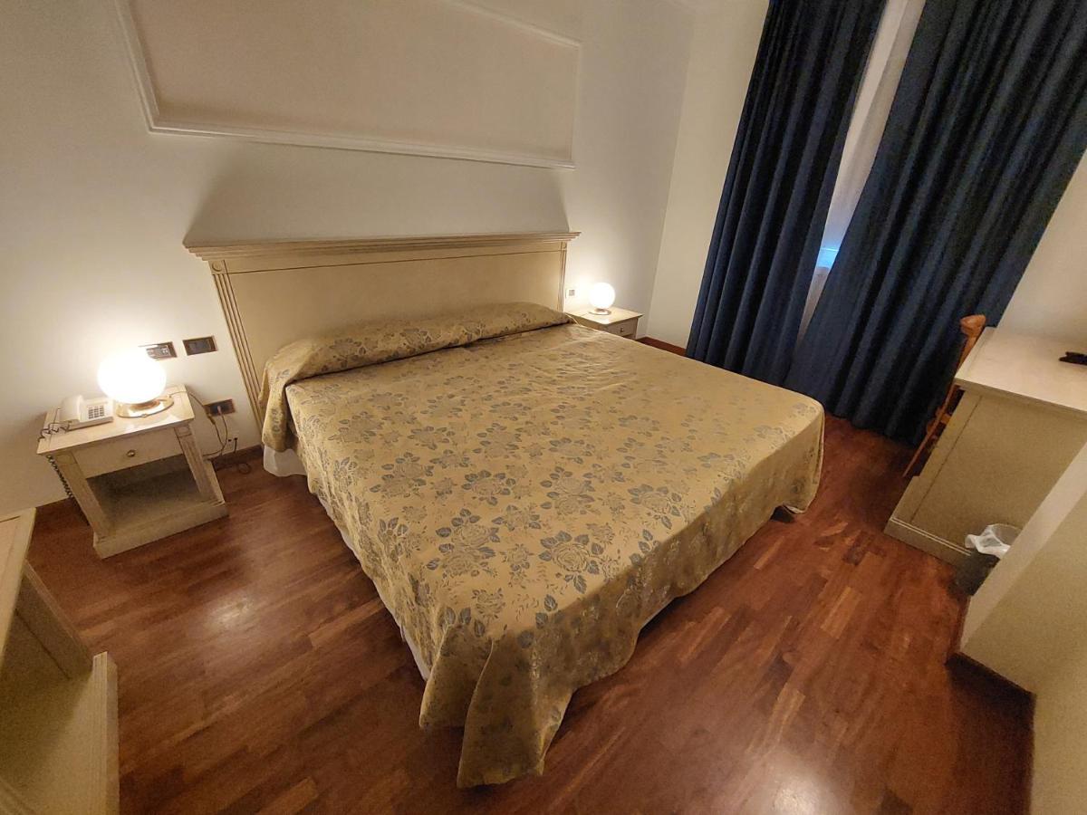 Hotel Villa Medici ร็อกกา ซานโจวานี ภายนอก รูปภาพ