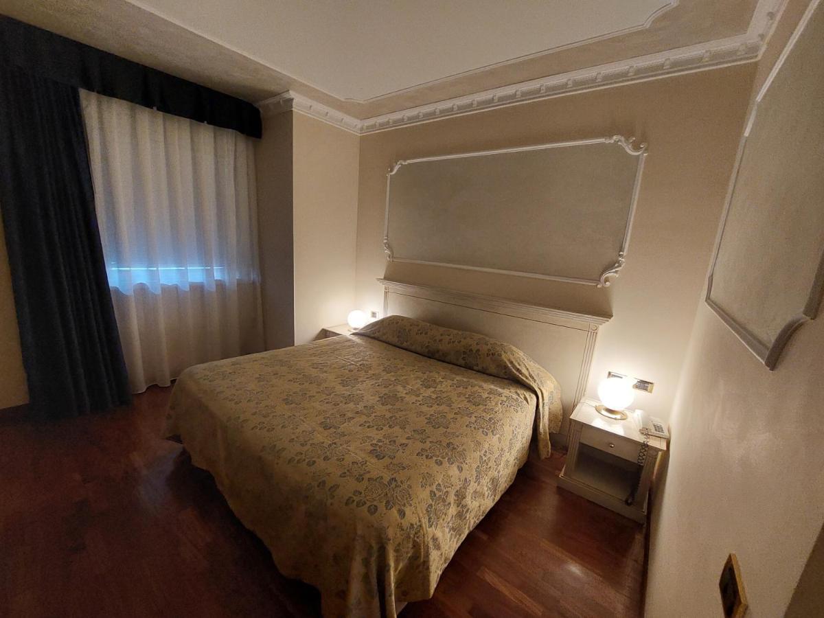 Hotel Villa Medici ร็อกกา ซานโจวานี ภายนอก รูปภาพ