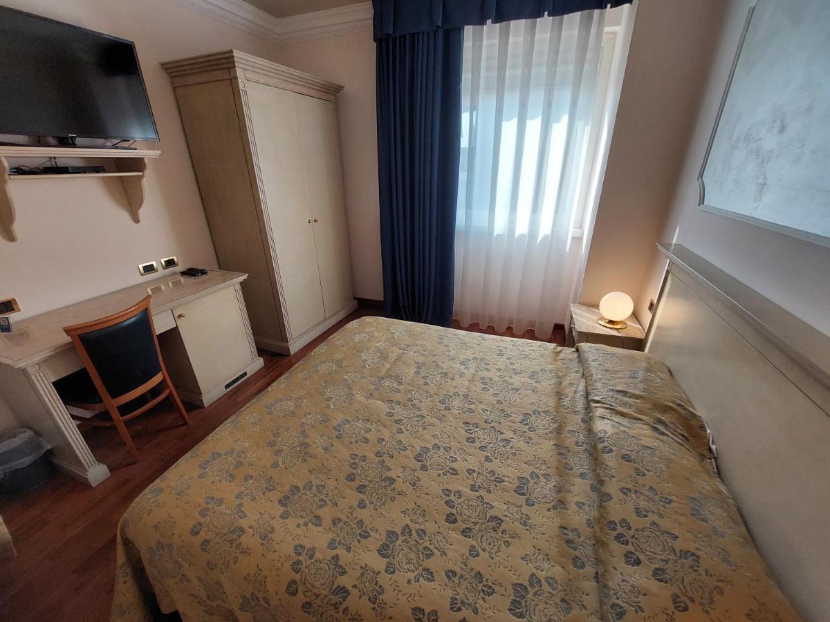 Hotel Villa Medici ร็อกกา ซานโจวานี ภายนอก รูปภาพ