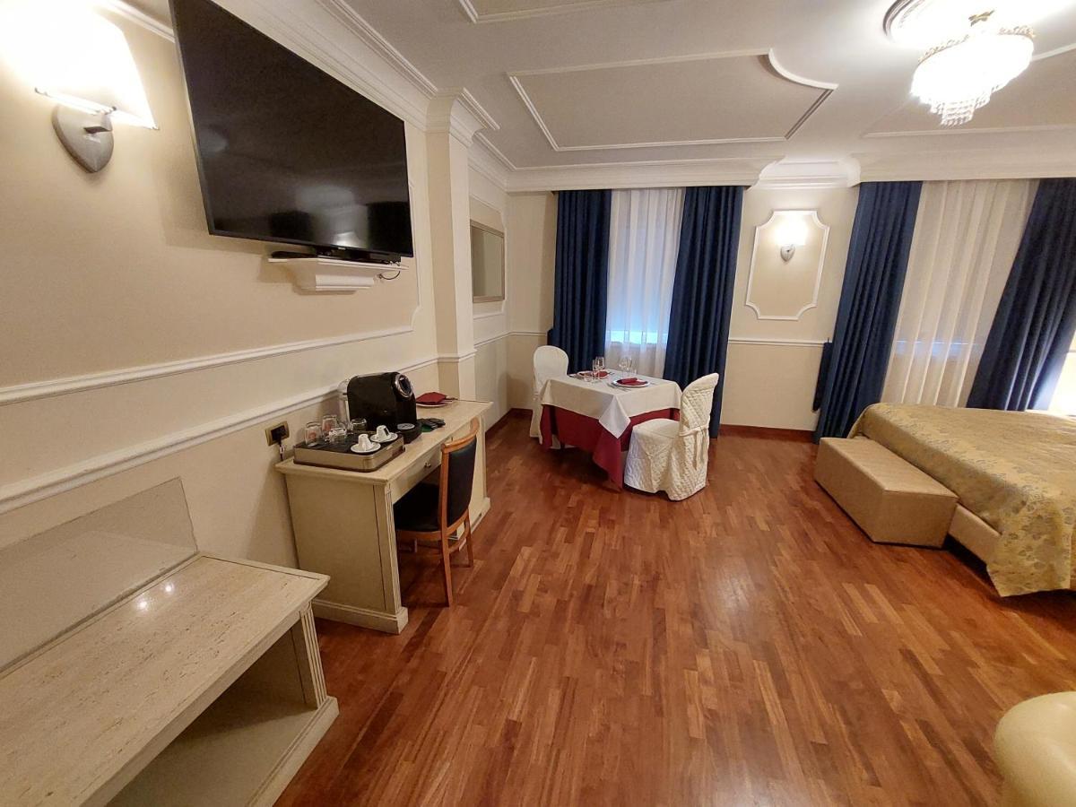 Hotel Villa Medici ร็อกกา ซานโจวานี ภายนอก รูปภาพ