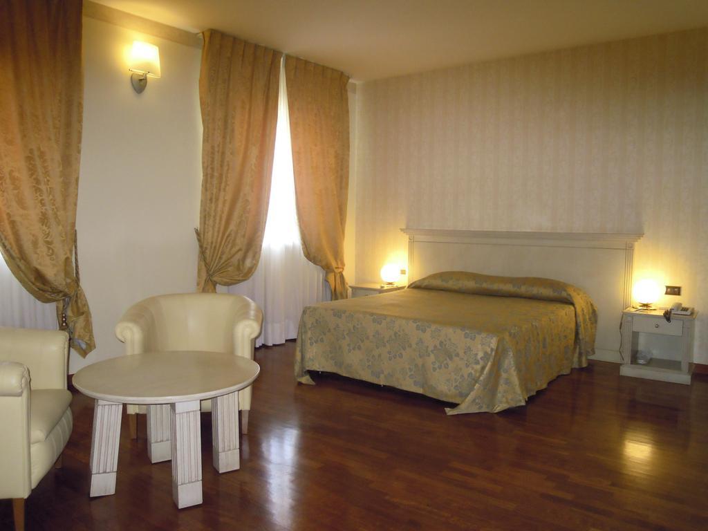 Hotel Villa Medici ร็อกกา ซานโจวานี ภายนอก รูปภาพ