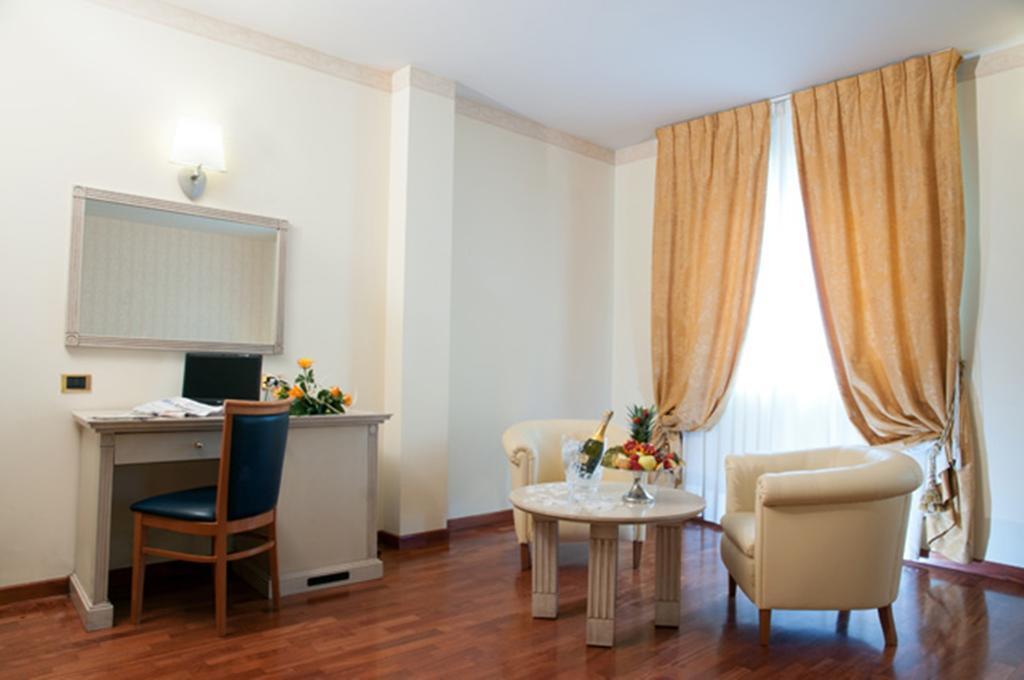 Hotel Villa Medici ร็อกกา ซานโจวานี ภายนอก รูปภาพ