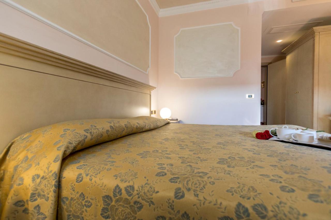 Hotel Villa Medici ร็อกกา ซานโจวานี ภายนอก รูปภาพ