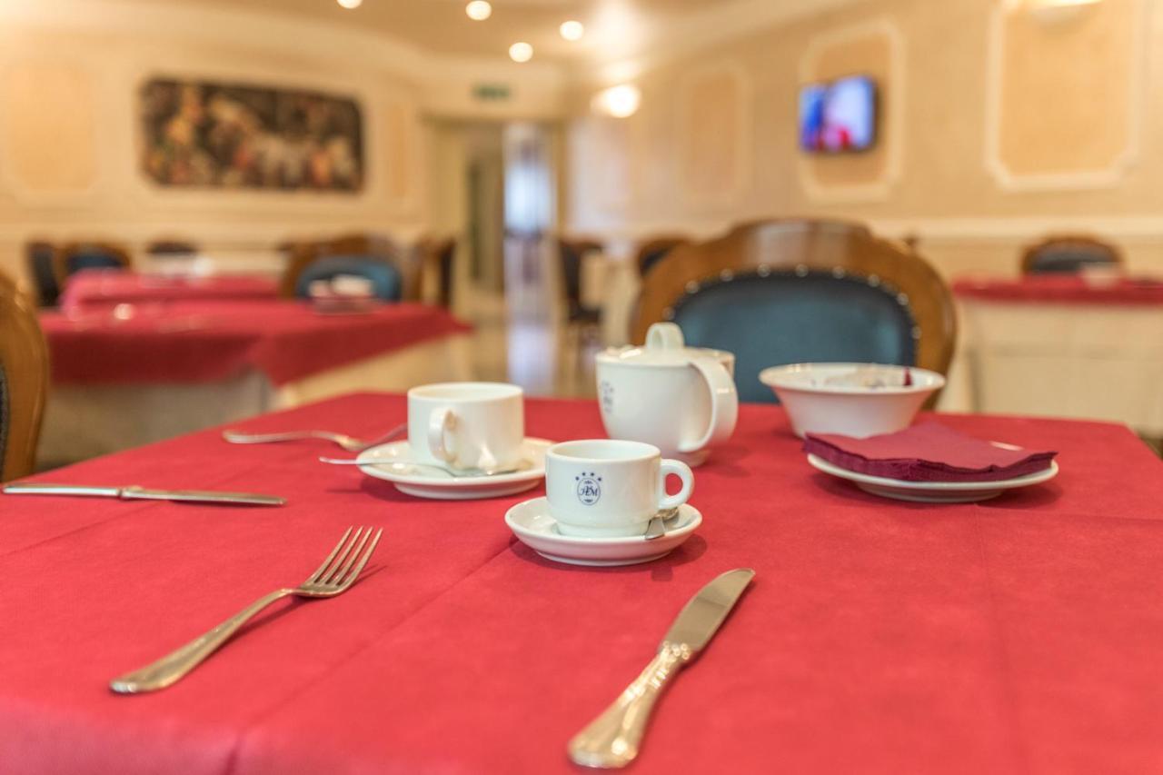 Hotel Villa Medici ร็อกกา ซานโจวานี ภายนอก รูปภาพ