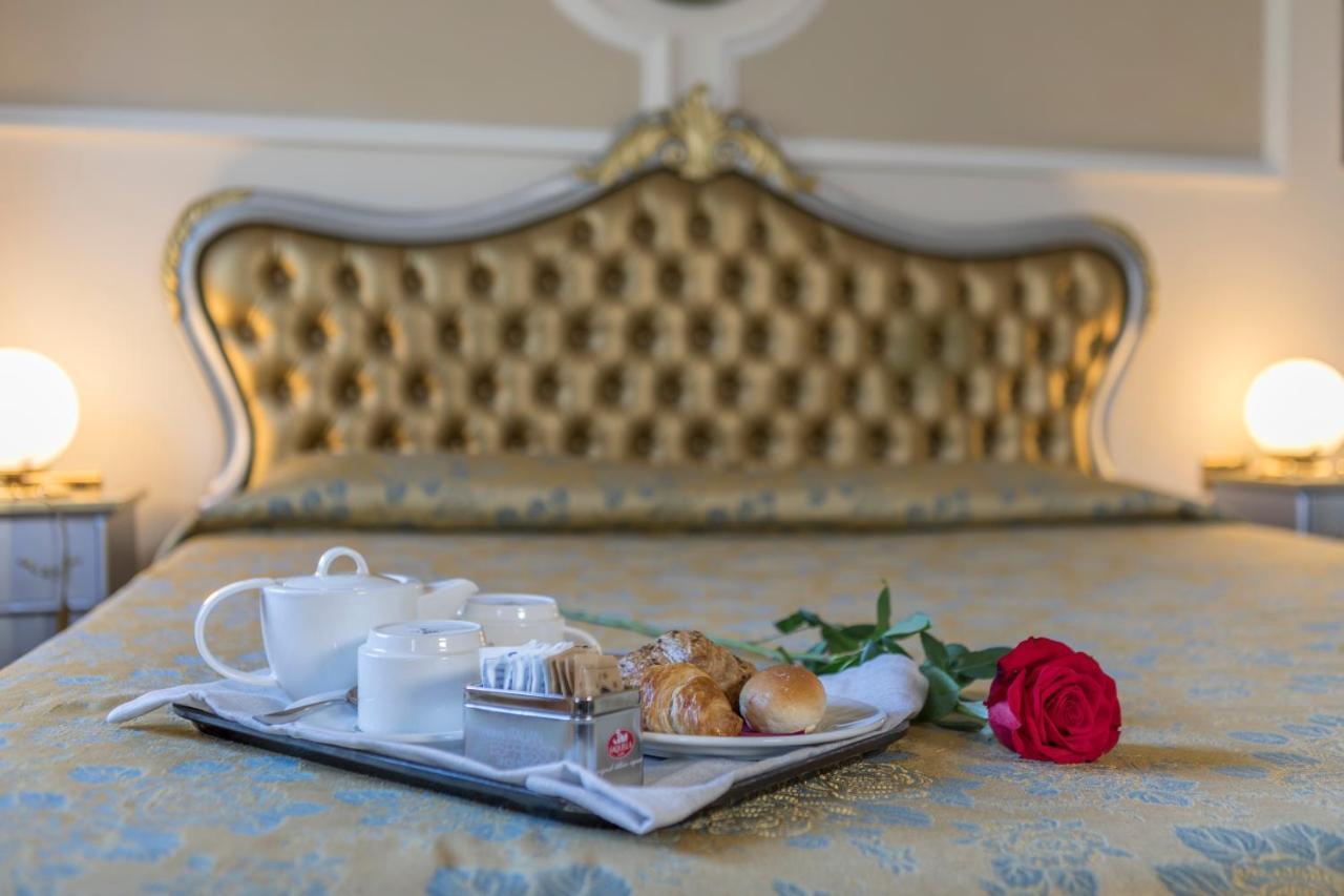 Hotel Villa Medici ร็อกกา ซานโจวานี ภายนอก รูปภาพ
